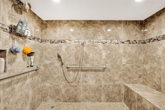 3180 NE 48th Court 404, Lighthouse Point, FL 33064