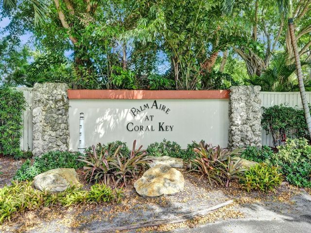 3180 NE 48th Court 404, Lighthouse Point, FL 33064