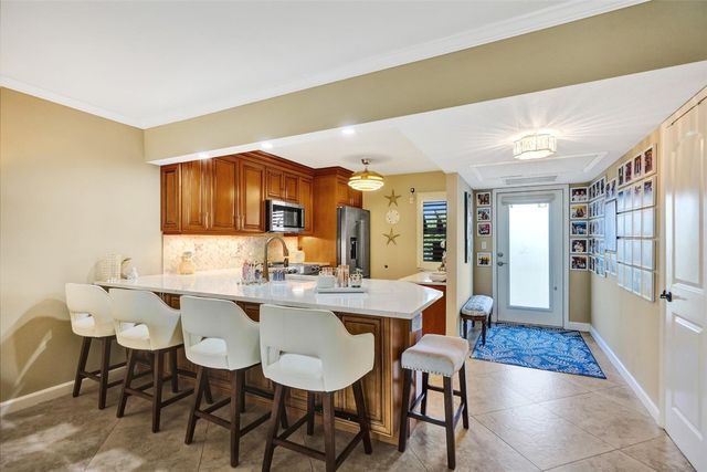 3180 NE 48th Court 404, Lighthouse Point, FL 33064