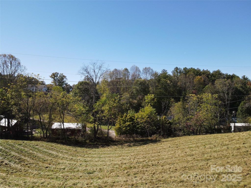 215 Old Macedonia Road, Asheville, NC 28804
