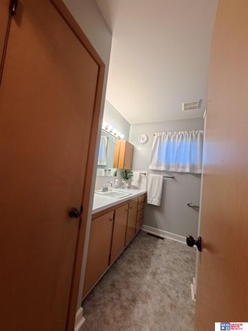 915 E 14th Street, York, NE 68467