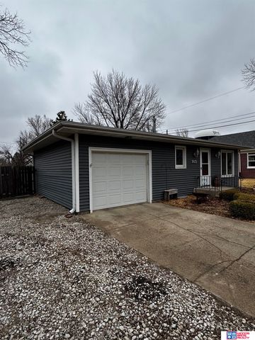 915 E 14th Street, York, NE 68467
