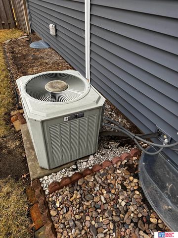 915 E 14th Street, York, NE 68467