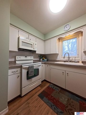 915 E 14th Street, York, NE 68467