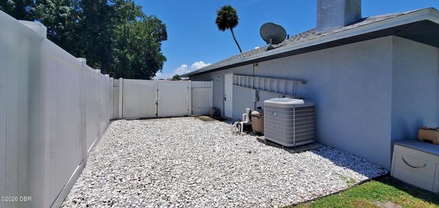 623 Crown Lane, Port Orange, FL 32127