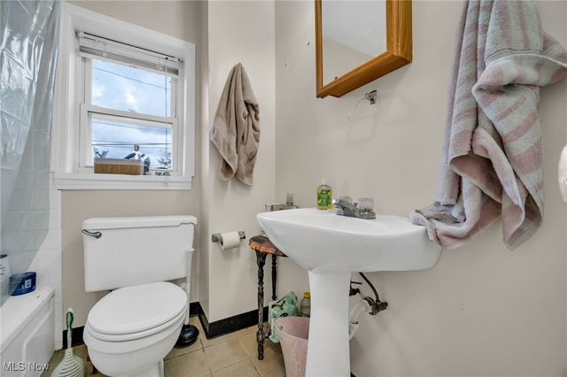 1386 Cranford Avenue, Lakewood, OH 44107