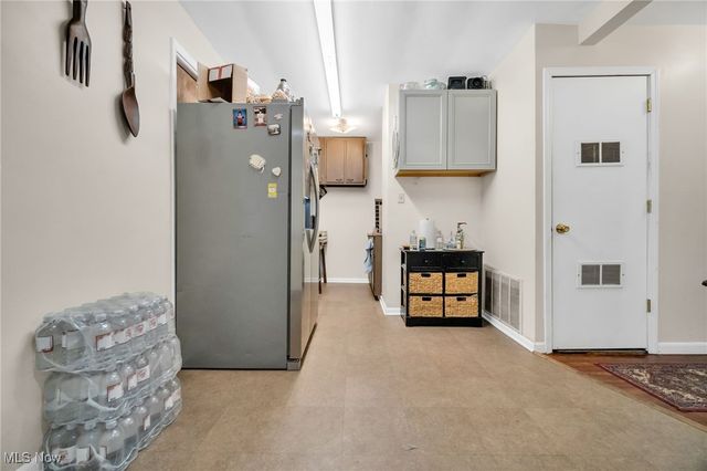 1386 Cranford Avenue, Lakewood, OH 44107