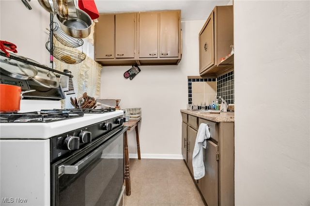 1386 Cranford Avenue, Lakewood, OH 44107