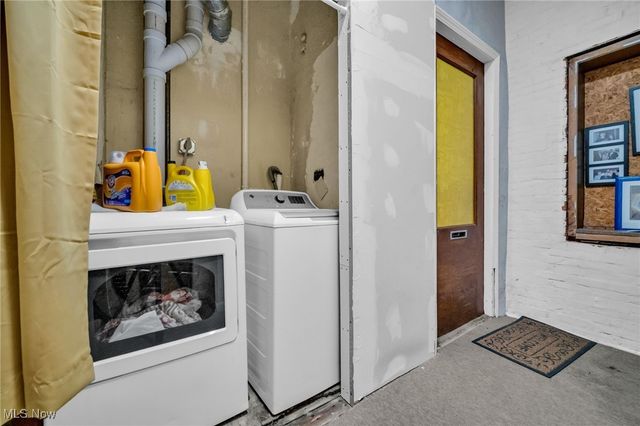 1386 Cranford Avenue, Lakewood, OH 44107