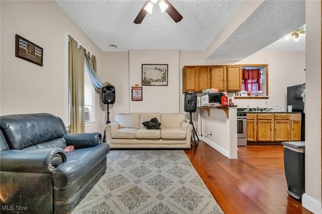 1386 Cranford Avenue, Lakewood, OH 44107