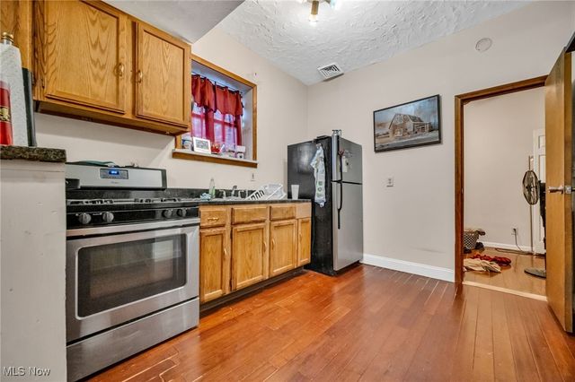 1386 Cranford Avenue, Lakewood, OH 44107