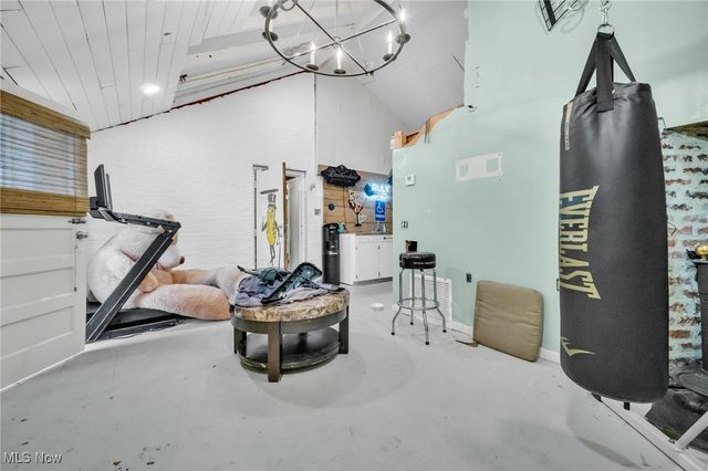 1386 Cranford Avenue, Lakewood, OH 44107