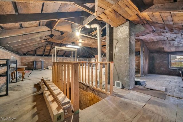 1386 Cranford Avenue, Lakewood, OH 44107