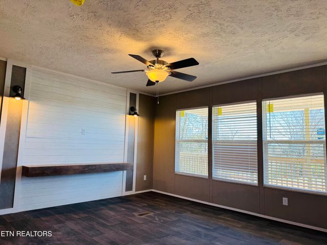4406 Anna Maria Lane, Strawberry Plains, TN 37871