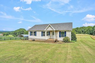 320 GREENHOUSE RD, Glade Hill, VA 24092