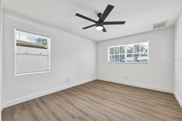 5106 OAKHAVEN LANE, Tampa, FL 33617