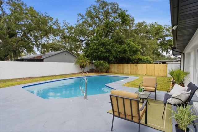 5106 OAKHAVEN LANE, Tampa, FL 33617