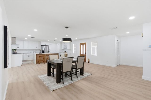 5106 OAKHAVEN LANE, Tampa, FL 33617