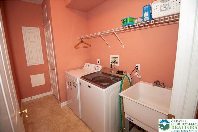 81 Moor Drive, Palmer Twp, PA 18045