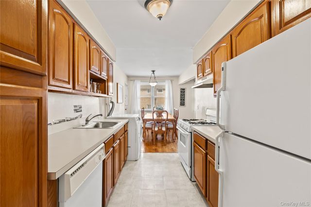 180 Kearsing Parkway G, Monsey, NY 10952