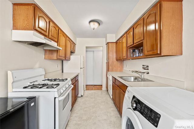 180 Kearsing Parkway G, Monsey, NY 10952