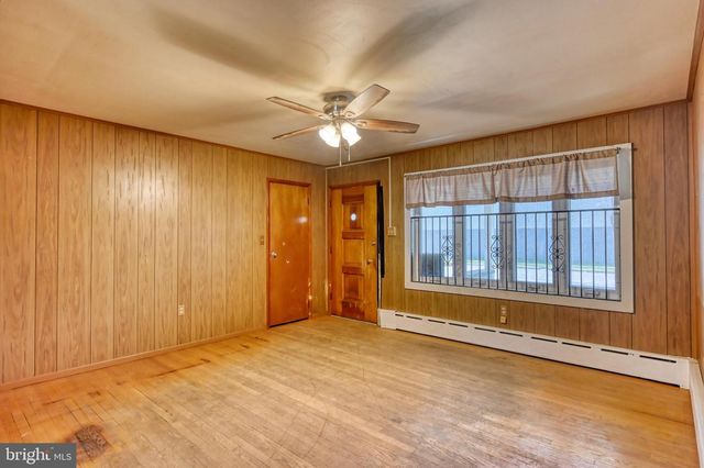 341 HAZEL ST, Reading, PA 19611