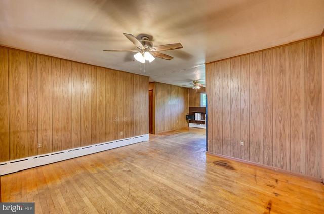341 HAZEL ST, Reading, PA 19611