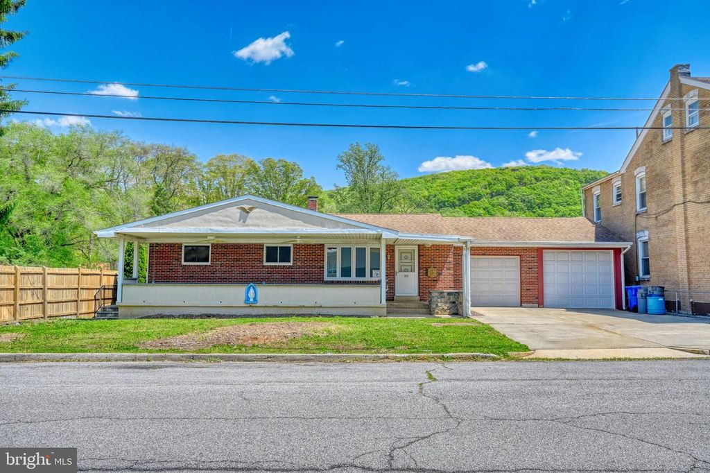 341 HAZEL ST, Reading, PA 19611