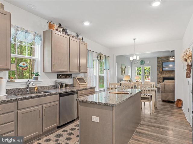 38121 NEPTUNE DR, Greenbackville, VA 23356