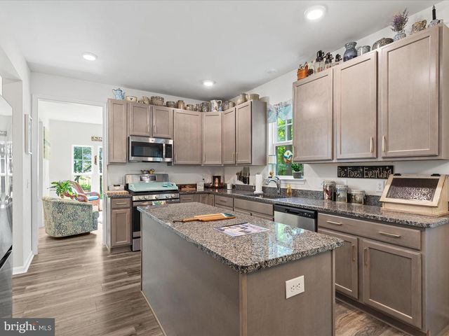 38121 NEPTUNE DR, Greenbackville, VA 23356