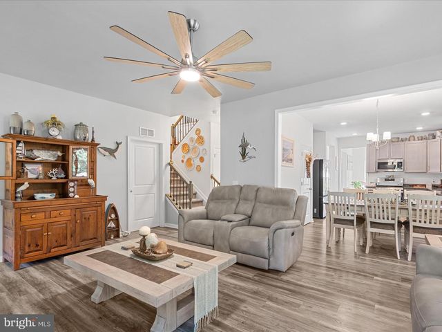 38121 NEPTUNE DR, Greenbackville, VA 23356