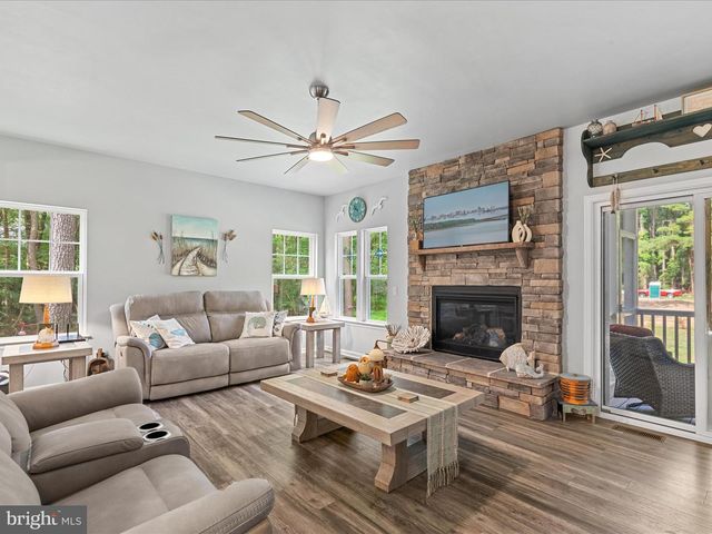 38121 NEPTUNE DR, Greenbackville, VA 23356