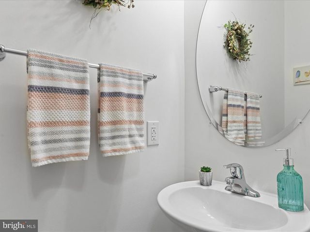 38121 NEPTUNE DR, Greenbackville, VA 23356