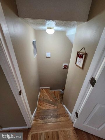 14053 WINDING RIDGE LN, Centreville, VA 20121