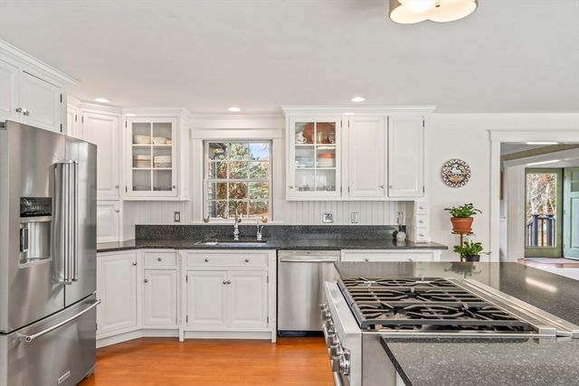 4 Pip'n Circle, Edgartown, MA 02539