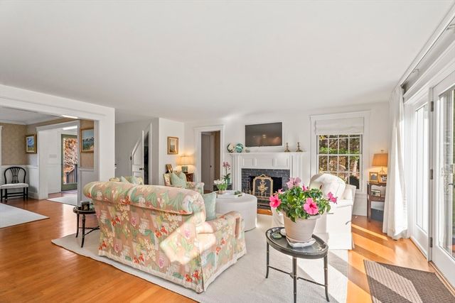 4 Pip'n Circle, Edgartown, MA 02539