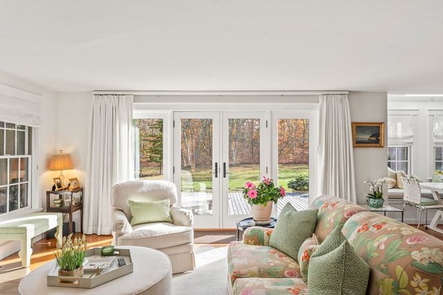 4 Pip'n Circle, Edgartown, MA 02539