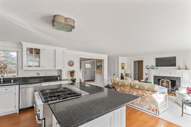 4 Pip'n Circle, Edgartown, MA 02539