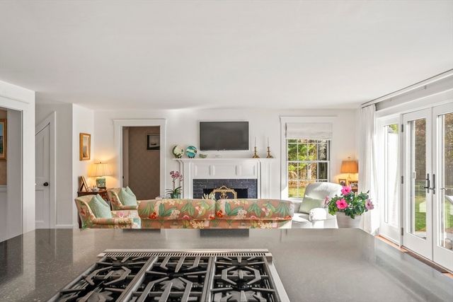 4 Pip'n Circle, Edgartown, MA 02539