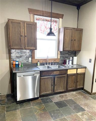 327 S Elm Street, Dexter, MO 63841