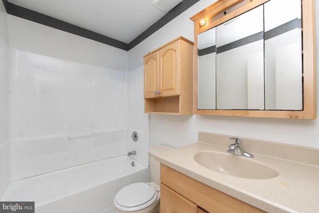 606 KINGS CROFT, Cherry Hill, NJ 08034