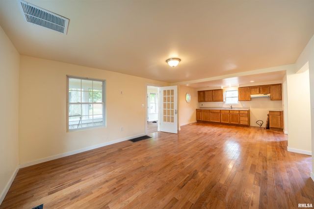 811 EDWARD Street, Henry, IL 61537