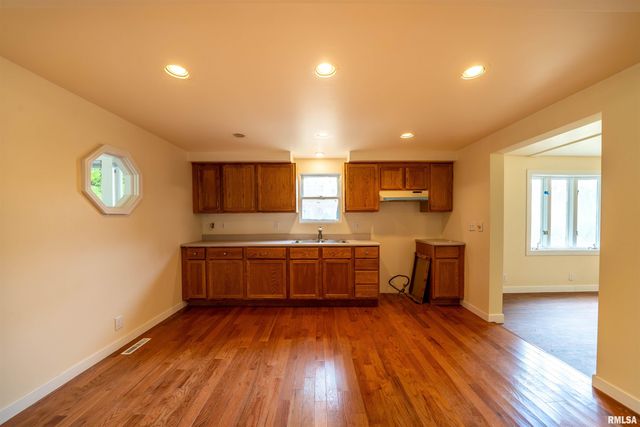 811 EDWARD Street, Henry, IL 61537