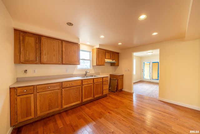 811 EDWARD Street, Henry, IL 61537