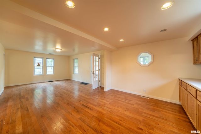 811 EDWARD Street, Henry, IL 61537