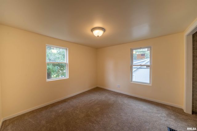 811 EDWARD Street, Henry, IL 61537