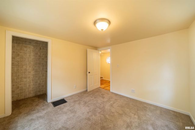 811 EDWARD Street, Henry, IL 61537