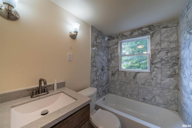 811 EDWARD Street, Henry, IL 61537