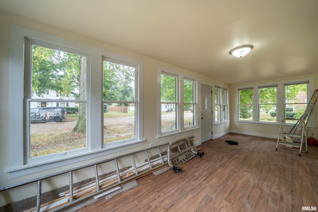 811 EDWARD Street, Henry, IL 61537