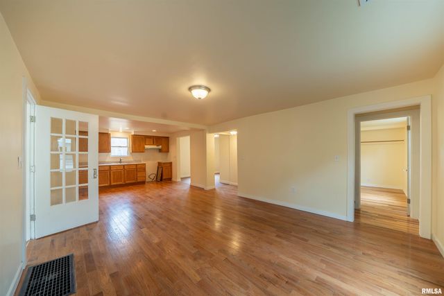 811 EDWARD Street, Henry, IL 61537